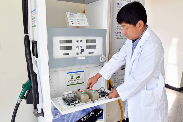 주유기 보안모듈 시연 모습/사진 제공=한국조폐공사