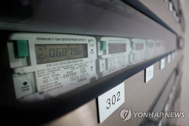 전기계량기 서울의 한 아파트에 설치된 전기계량기
[연합뉴스 자료사진]