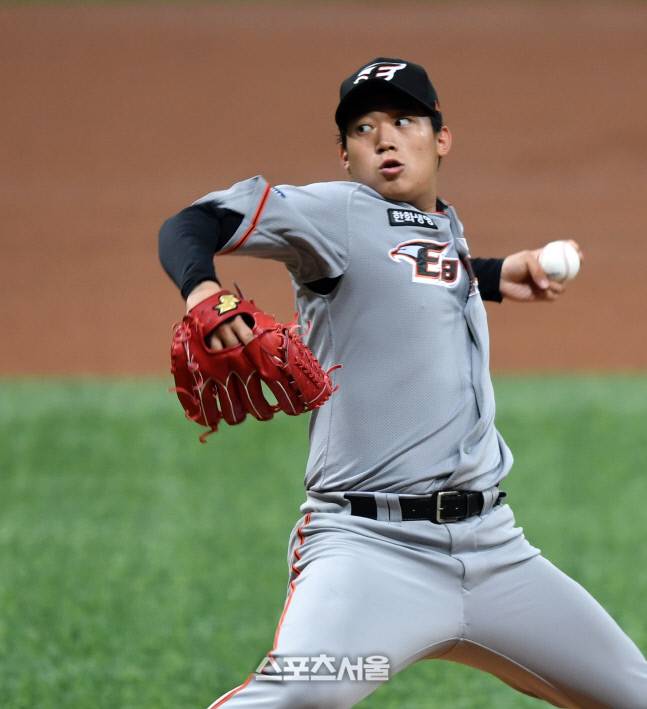 한화 김기중이 지난달 25일 고척스카이돔에서 열린 키움 전에서 역투하고 있다. 고척 | 강영조기자 kanjo@sportsseoul.com