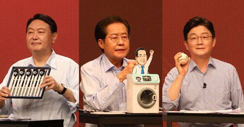 지난 9월26일 국민의힘 대선 경선 후보들은 서울 마포구 상암동 채널A 스튜디오에서 열린 국민의힘 제20대 대선 2차 경선 3차 방송 토론회에서 마지막 발언을 위해 각각 다양한 소품을 준비했다. 윤석열(왼쪽부터)·홍준표·유승민 후보는 각각 수저 세트, 세탁기 모형, 야구공을 집어 들었다.연합뉴스 사진 갈무리