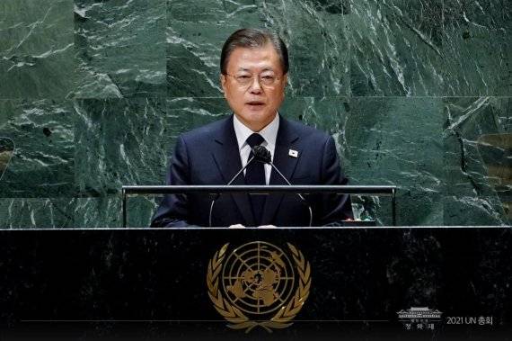 (서울=뉴스1) = 문재인 대통령이 21일(현지시각) 미국 뉴욕 유엔 총회장에서 기조연설을 하고 있다. (청와대 페이스북) 2021.9.22/뉴스1 /사진=뉴스1화상