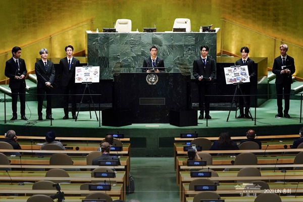 유엔 총회장에서 연설하고 있는 BTS(방탄소년단).(출처=청와대)