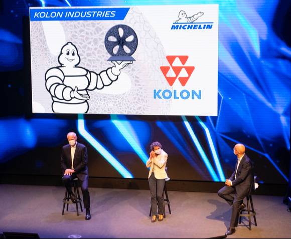 코오롱인더스트리가 석유수지의 품질 우수성과 체계적인 글로벌 공급망을 구축한 혁신성을 인정받아 ‘2021 미쉐린 우수공급업체상’을 수상했다. [사진=코오롱인더스트리]