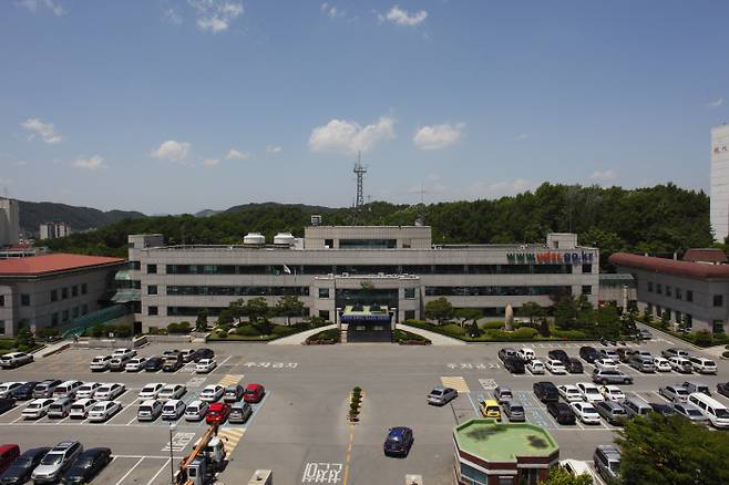 충북 영동군청 전경. 영동군 제공.