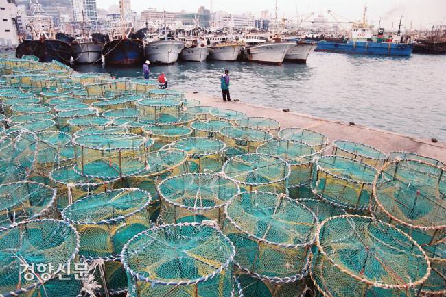 꽃게잡이용 통발. 경향신문 자료사진