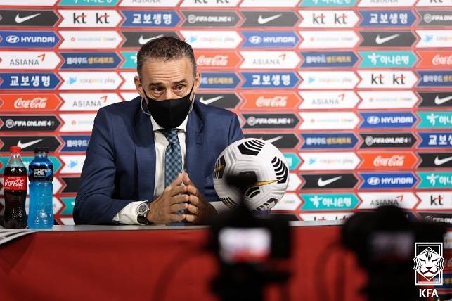 파울루 벤투 대한민국 축구대표팀 감독이 27일 2022 카타르월드컵 아시아 최종예선 3, 4차전에 나설 선수 명단을 발표했다. 사진=대한축구협회 제공