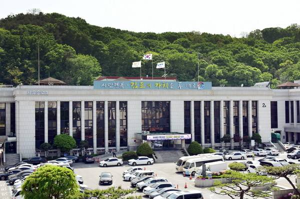 김포시(시장 정하영)에서는 9월 27일부터 관내 업체들을 대상으로 학교급식에 공급될 수 있는 우수 식품 제조·가공업체를 모집한다고 27일 밝혔다. / 사진제공=김포시