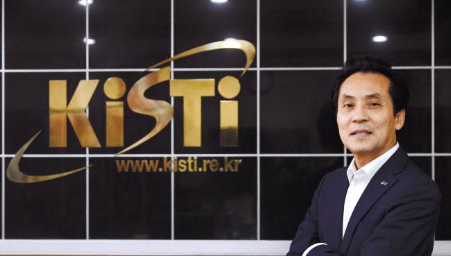 김재수 KISTI 원장은 본지 인터뷰에서 2023년 슈퍼컴퓨터 6호기 적시 구축과 2030년 국내 독자 기술 개발 슈퍼컴퓨터 성공을 역점 과제로 제시했다. 박해묵 기자