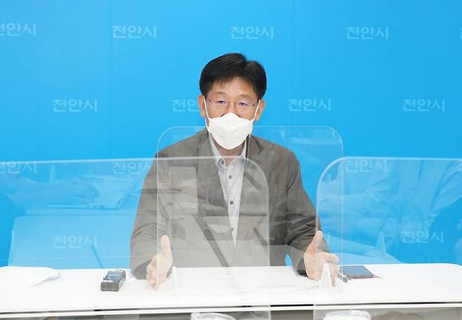 전만권 천안부시장이 27일 오전 시청사에서 국민지원금 관련 현안 브리핑을 하고 있다. (사진=천안시 제공) *재판매 및 DB 금지