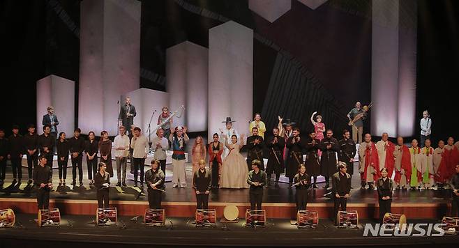 [전주=뉴시스]윤난슬 기자 = 개막공연.(사진=전주세계소리축제 조직위 제공)