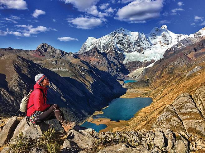 푼타 야우차에서 본 멋진 풍경. 코르디예라 우아이우아시 산맥 아래에 하후아코차 야영장이 내려다보인다.