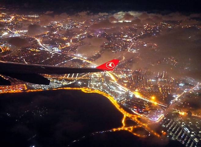 밤이지만, 제대로 착륙할 수 있겠지