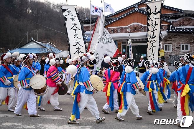 10월3일 진안전통문화전수관 야외공연장에서 전라북도 중요 무형문화재 제7-8호인 전라좌도진안중평굿 공개 시연회를 갖는다.(진안군제공)2021.9.28/뉴스1
