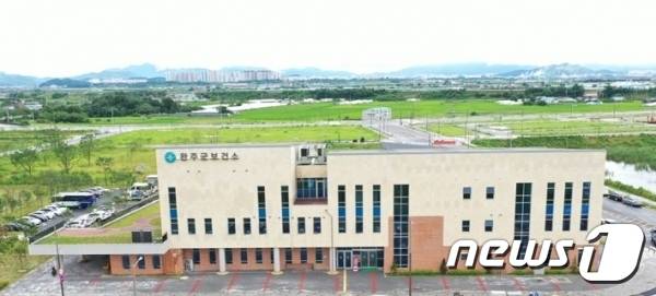 전북 완주군은 주민들을 위한 정신건강 사업을 확대하고 있다고 28일 밝혔다./(완주군보건소 전경)© News1 DB