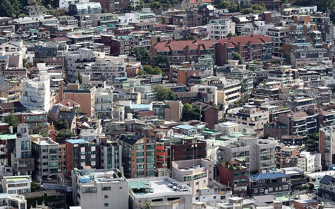 서울 용산구 남산서울타워에서 바라본 서울 시내 빌라 단지 모습./뉴시스