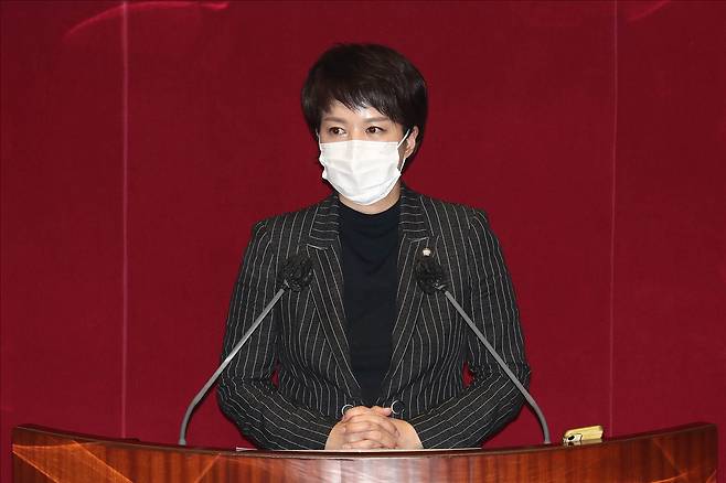 김은혜 국민의힘 의원이 28일 오후 서울 여의도 국회에서 열린 국회 본회의에서 대장동 개발과 관련해 5분 자유발언을 하고 있다./뉴시스