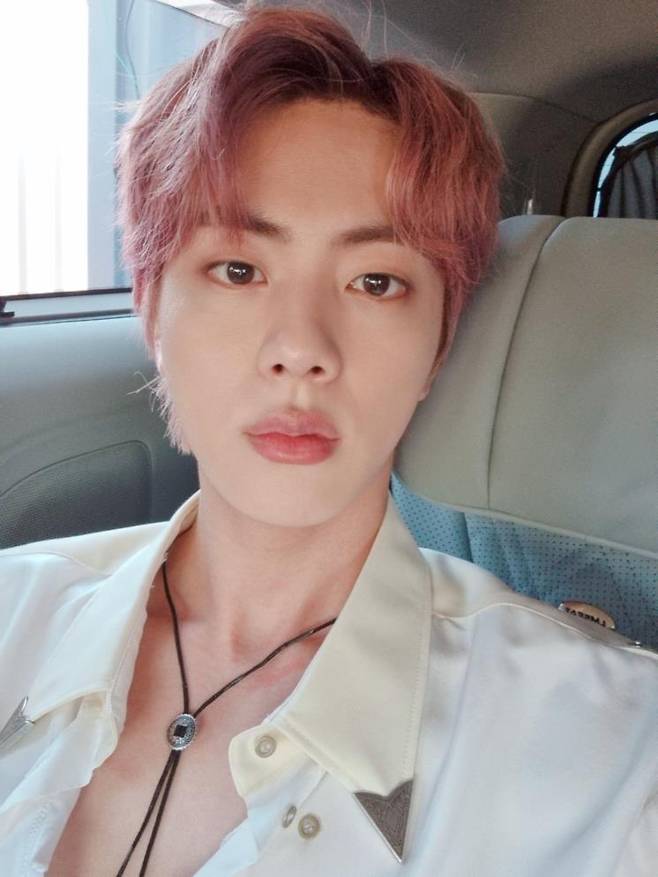 방탄소년단 진 (@BTS_twt)