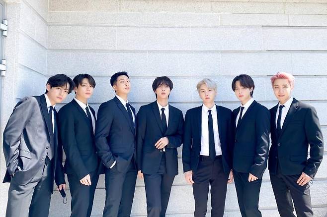 방탄소년단 (@BTS_official)
