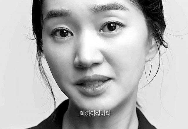 드라마 제작이 추진되고 있는 유명 웹소설 ‘재혼황후’의 광고에서 주인공 황후 역을 연기하는 배우 수애. 네이버시리즈 제공