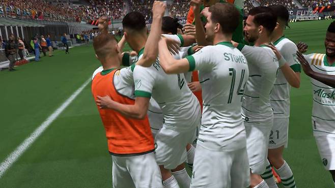 극적인 승부에서 이기면 모두 달려 나온다.