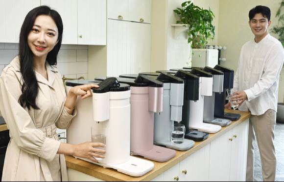 고온살균 기능이 적용된 퓨리케어 상하좌우 정수기 신제품 [사진=LG전자]