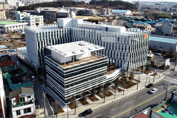 하림 익산 신사옥 하림지주 본사 전경. [사진=하림그룹]