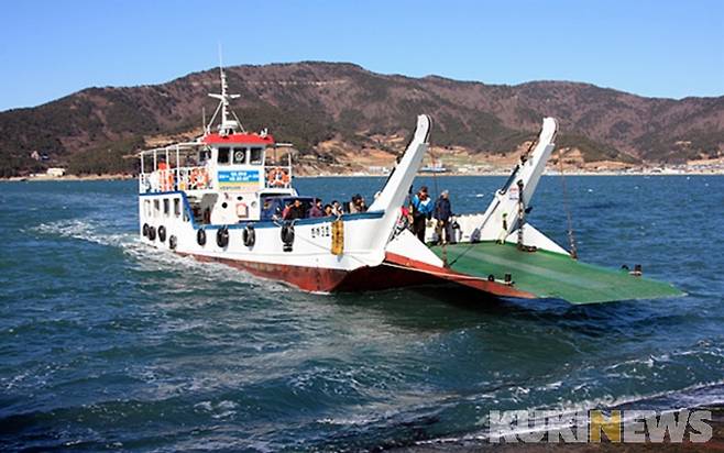 여수 돌산(군내)~남면(횡간)을 운항 중인 한려 3호 (사진=여수시 제공)