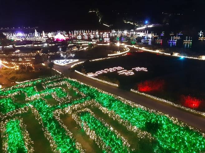 제67회 백제문화제 공주 금강미르섬 야경.