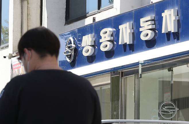 쌍용차 인수 일정이 다소 지연될 수도 있을 전망이다. 사진은 서울시내 한 쌍용차 판매 매장. /사진=뉴스1