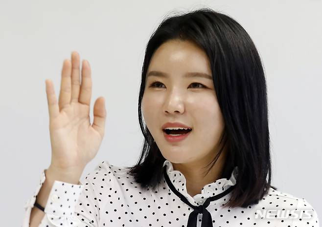 [서울=뉴시스] 고승민 기자 = 프로골퍼 정수정이 지난 23일 서울 뉴시스 본사에서 인터뷰를 하고 있다. 2021.09.26. kkssmm99@newsis.com