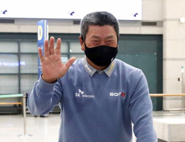 손을 흔들며 인사하는 최경주. /사진 제공=스포티즌