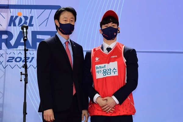 강을준 감독·이정현 / 사진=KBL 제공