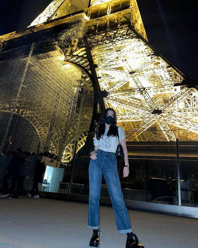 "Jisoo in Paris♥" 블랙핑크 지수, 에펠탑보다 눈부신 미모