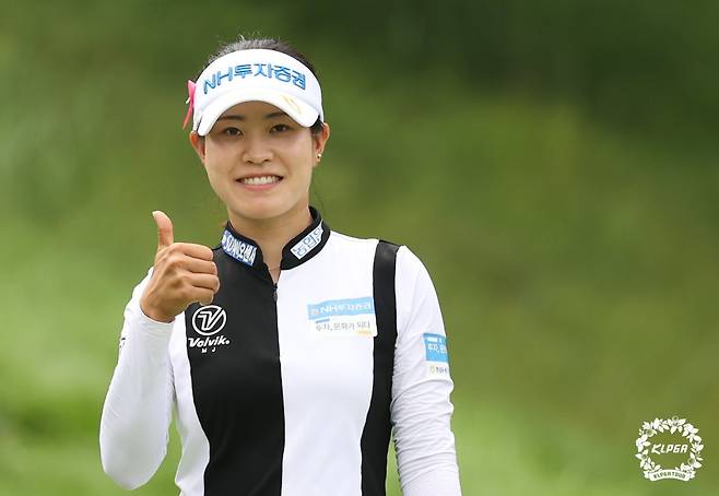 세리머니 하는 박민지 [KLPGA 제공. 재판매 및 DB 금지] photo@yna.co.kr