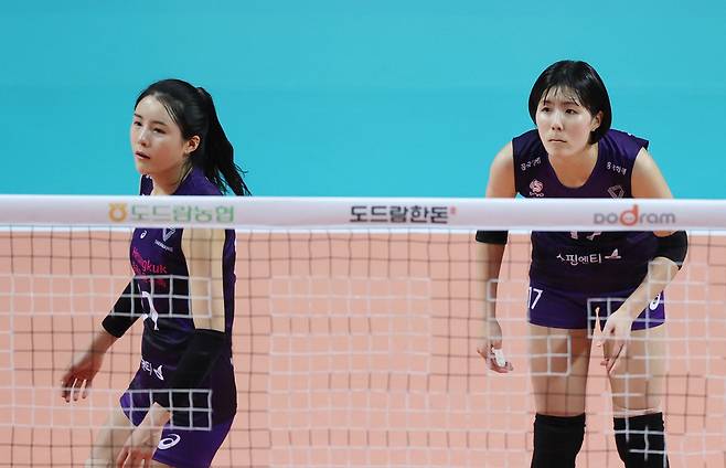 국제배구연맹(FIVB)이 이재영·다영 자매의 국제 이적동의서(ITC)를 직권으로 승인했다. [연합뉴스 자료 사진]