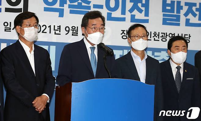 이낙연 더불어민주당 대선 예비후보가 29일 오전 인천 남동구 더불어민주당 인천광역시당을 찾아 공약을 발표한 뒤 발언을 하고 있다. 2021.9.29/뉴스1 © News1 정진욱 기자