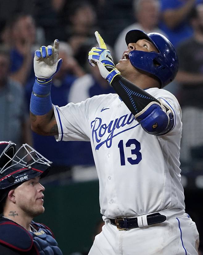 캔자스시티 살바도르 페레즈가 29일(한국시각) 클리블랜드전서 시즌 47호 솔로포를 터뜨렸다. AFP 연합뉴스