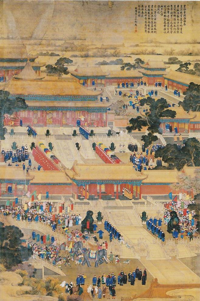 건륭제에게 조공하기 위해 자금성에 모인 각국 사신을 그린 '만국래조도'. 건륭제는 천주교는 금지하면서 외국인 선교사는 사면하는 이중잣대를 유지했다. /북경고궁박물원 소장