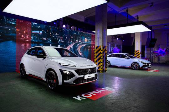 코나 N(왼쪽)과 아반떼 N(오른쪽). 현대자동차 제공