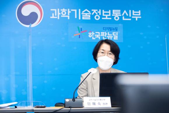 임혜숙 과학기술정보통신부 장관이 지난 7월 5일 오전 세종특별자치시 세종파이낸스센터 과기정통부 기자실에서 열린'출입기자 간담회' 에 참석해 인사말을 하고 있다. [사진=과기정통부]