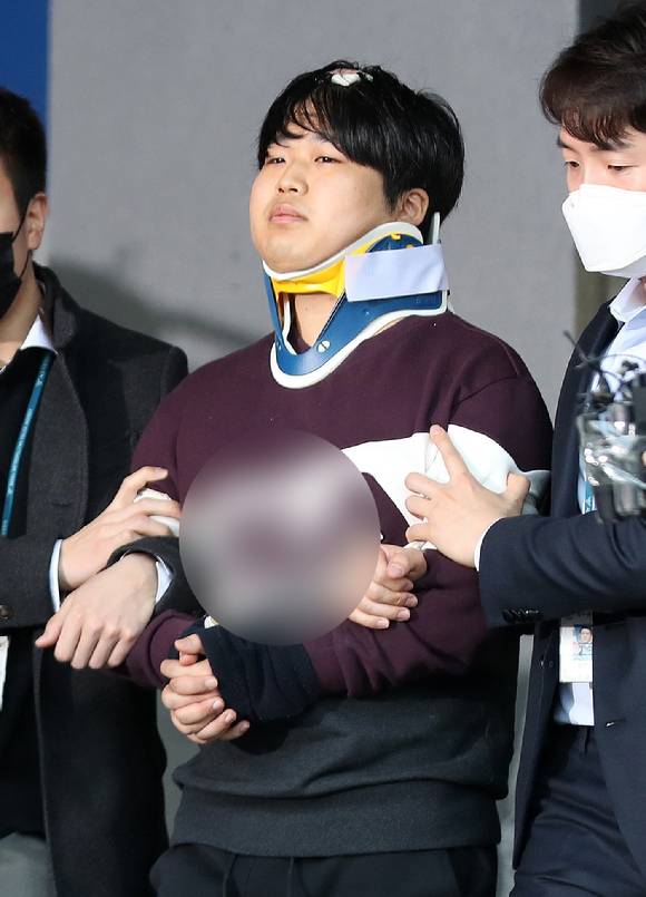 조주빈이 운영한 텔레그램 채널 '박사방'에서 성착취물을 다운받아 소지한 혐의 등을 받고 있는는 300여명의 무료회원이 대부분 검찰에 송치됐다. 사진은 조주빈. [사진=정소희 기자]