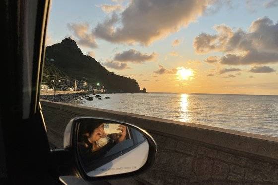 제주도처럼 울릉도도 렌터카 여행이 대세로 자리잡고 있다. 2018년 섬 일주도로가 완성되고, 코로나19 때문에 가족 단위 개별여행이 뜨면서다. 최승표 기자