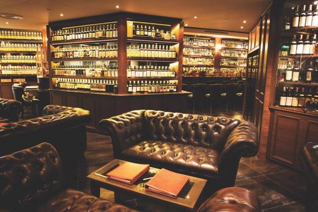 글로벌 경매 시장에서 위스키의 위상이 빠르게 높아지고 있다./아트뉴스 홈페이지 캡처