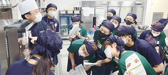 청년스마일 프로젝트 최종 선정 200팀은 BBQ 치킨대학에서 일주일 동안 합숙 교육을 받는다. <BBQ 제공>