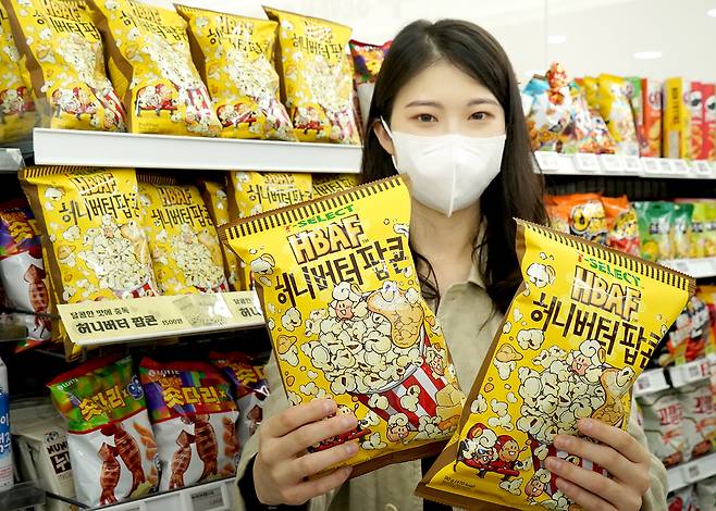 최근 편의점 스낵시장에서 PB상품이 시장을 선도하고 있다. 사진은 세븐셀렉트 바프허니버터팝콘의 모습./사진제공=세븐일레븐