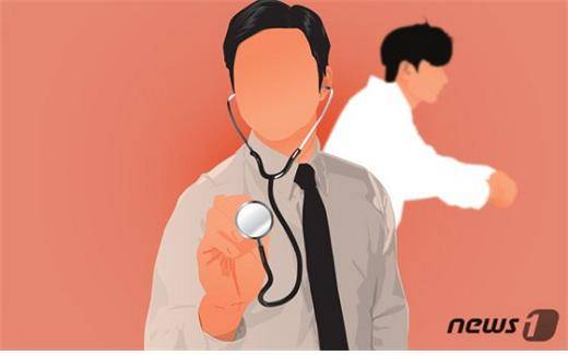 금융감독원은 공영(건보)·민영 보험사기 공동조사로 지난해 25개 의료기관에서 관련금액 총 233억원을 적발했다. 보험금 누수로 대다수 보험가입자의 피해가 이어지는 만큼 관련법 개정이 절대적으로 필요하다는 지적이 나온다./그래픽=뉴스1