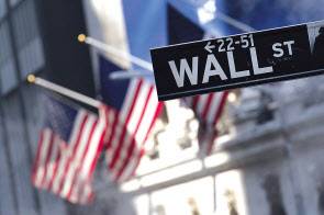 뉴욕 맨해튼 증권거래소(NYSE) 앞의 월스트리트 도로 표지판. [연합]