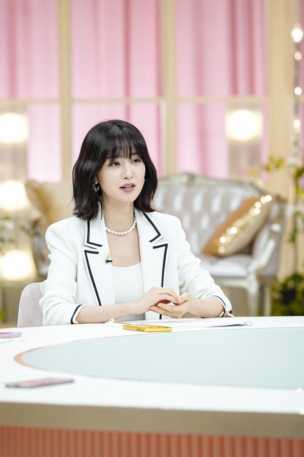 In the second episode of the JTBC pilot entertainment program Bride X Sams Club broadcasted on the 29th, the second story will be held, a hot and honest bridle talk show of sisters who will open up the frustration of the bride.According to the production team, at the time of the recording of the second time, the six members said, Today can not be lost like one time.In particular, Lee Hyun-yi said, I did not know that Lee Geum-hee was so funny. It is not an entertainment newborn, but an entertainment queen.The members have recently had a time to do psychological tests and see what kind of love they have and how they make relationships.Park Ha-sun, who heard the result of love slowly burning over time, was satisfied with Husband Ryu Soo-young and his old friend.But when Kim Na-young asked, Do you still burn when you are marriage? If you burn now, you will have a Hospital Gaya.Lee Geum-hee received the result of taking care of and giving love without conditions. Lee Geum-hee made the members sad by telling her about the funny (?) past where her ex-boyfriends had no job and gave her pocket money.Soon the first corner of the story of a prospective bride who hesitates to marriage was reconfigured as a drama, Bride X Story.The members were very angry at the behavior of the unacceptable prospective groom and did not spare any advice and advice such as Think your ancestor helped you and Leave quickly.The youngest actor also said, If you are a pro-brother, you will never marriage.Park Hae-mi made a clear cleanup of the complicated situation by blowing a Haemikick without hesitation, and Lee Geum-hee poured out another word.Kim Na-young writes all of these things hard and is overly immersed in Brides story. The troubles of the bride-to-be who upset everyone can be confirmed on this broadcast.When the second corner Bride X Game began, the recording studio turned into a sparkling debate.When I was angry, I had a month of tight mouths, Lee Hyun-yi said, as the couples fight came to the fore.Unlike himself who needs time alone and goes into cave, Husband is a style that should be spoken and solved right away, so there were many fights in the early days of marriage.But Lee Hyun-yi added: Thanks to that, we were able to grasp each others inclinations.Another married, Park Ha-sun, said, Husband Ryu Soo-young and I both stop for a while, saying, Lets say it before fighting because they are both fiery.The members said, What did you fight before? Did you fight with your body?On the other hand, two Bride X men appeared on the day of the recording, and attracted attention by announcing my massive marriage project.Unlike the one-bride X-man Eunhyuk, who has a tendency to match everything, the two-bride X-man has received an unthinkable answer to the extreme example presented, and has made Lee Geum-hee, 33 years of broadcasting experience, lose his words.The identity of Bride X Man, which made everyone laugh, can be confirmed through this broadcast.Solu Sean, who has been living with the troubles of the bride who hesitates to marriage and her sisters who have lived a little life, can be seen at Bride X Sams Club broadcasted at 10:30 pm on the 29th.