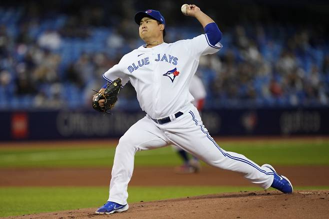 토론토 류현진이 29일 뉴욕 양키스와 홈경기에 선발 등판해 공을 던지고 있다. | AP연합뉴스