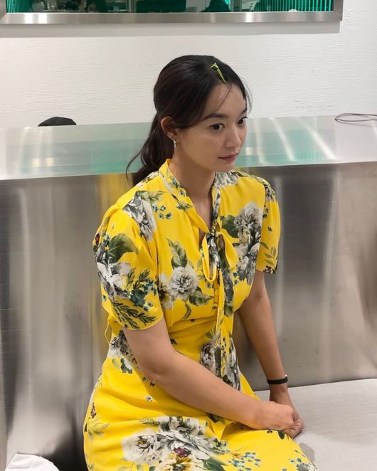On the 29th, Shin Min-a posted a picture on his instagram with an article entitled Turn the Handle.In the open photo, Shin Min-a wears a yellow floral dress with a hair tied in a 5 to 5 garma.The eyes that lost focus and the lips that were tightly pressed were expressionless, but cute charm was poured out in it.On the other hand, Shin Min-a is in the process of disassembling from TVNs Saturday drama Gang Village Cha Cha Cha Cha to a dentist from Seoul.Photo  Shin Min-a SNS